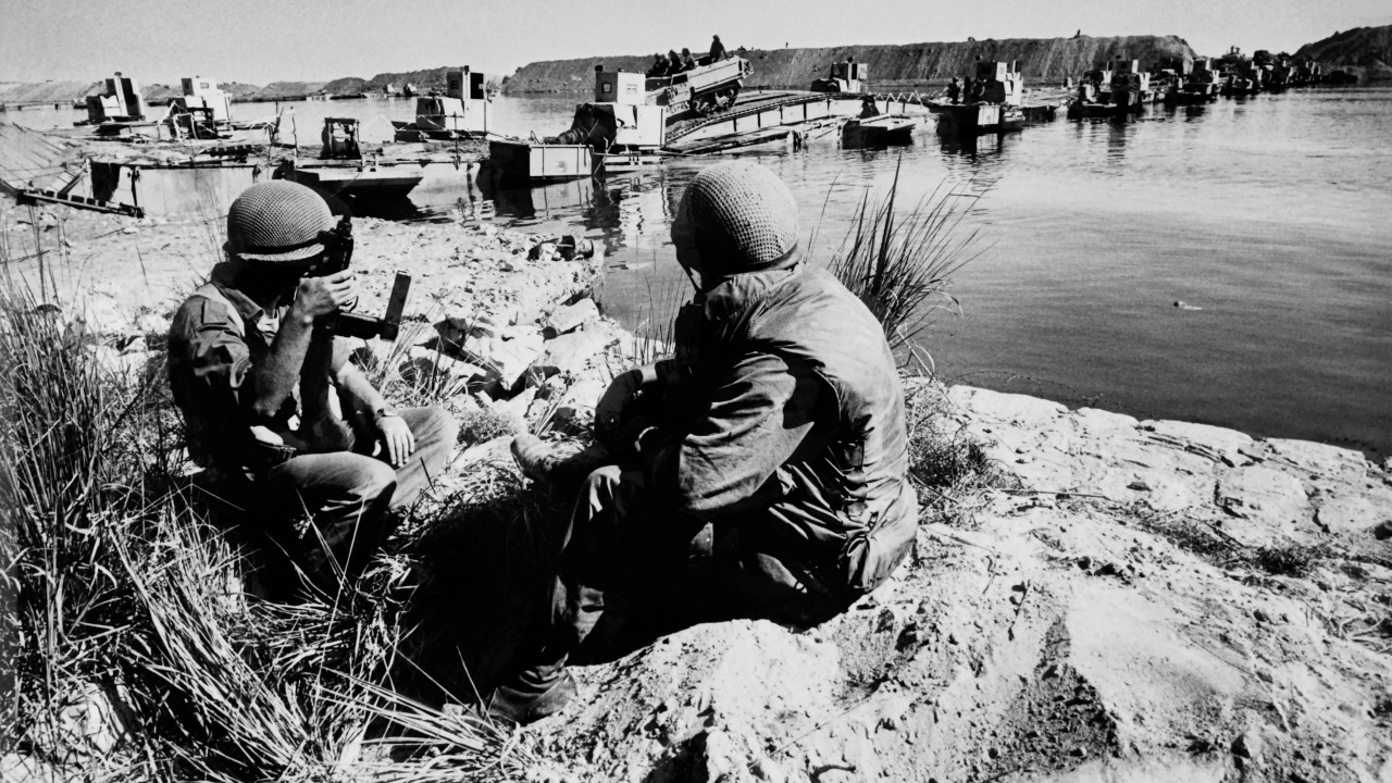 Izraelski vojnici trupe prelaze Suecki kanal tokom Arapsko-izraelskog rata 1973. godine