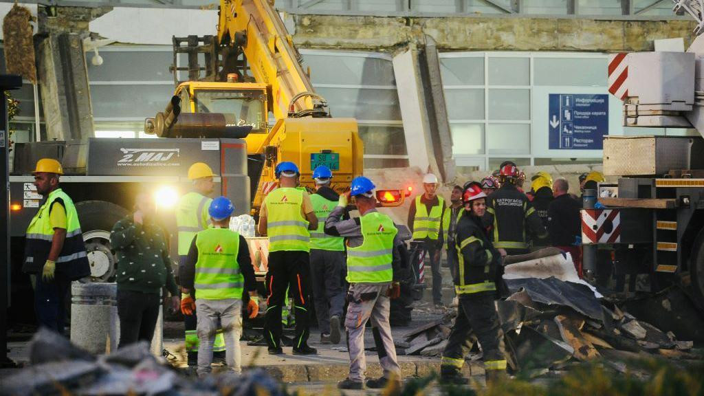 Železnička stanica u Novom Sadu posle pada nadstrešnice