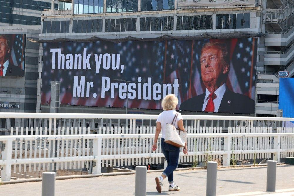 tramp, tel aviv, bilbord zahvalnic trampu u tel avivu