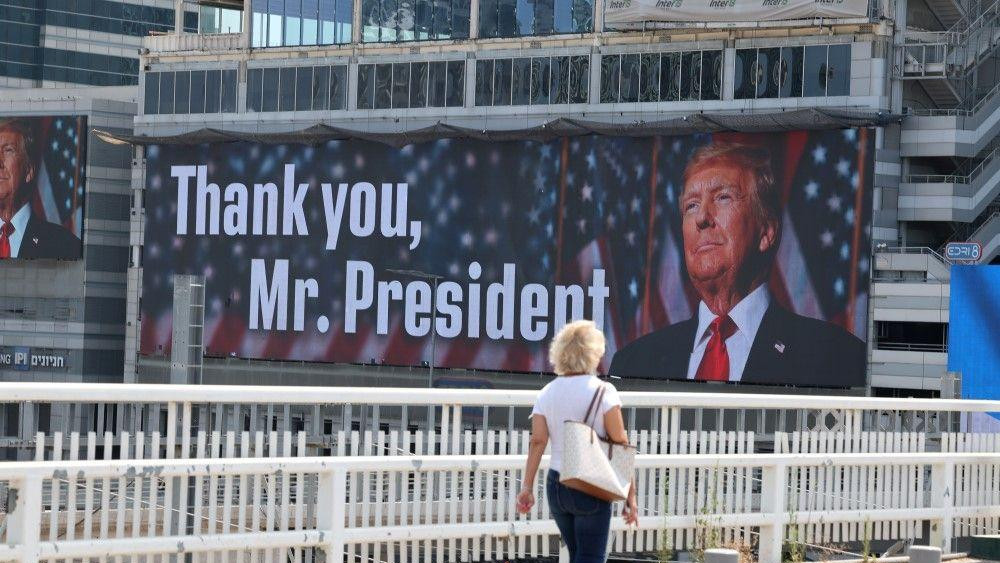 tramp, tel aviv, bilbord zahvalnic trampu u tel avivu