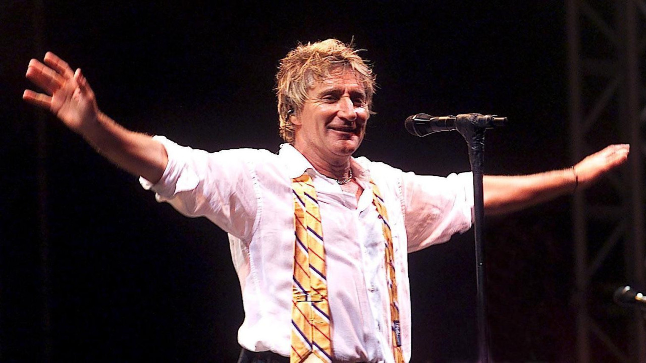Rod Stjuart je poslednji put nastupio na Glastonberiju 2002. godine, kad je karta koštala 114 evra, a samo je 140.000 posetilaca moglo da uđe na festival  