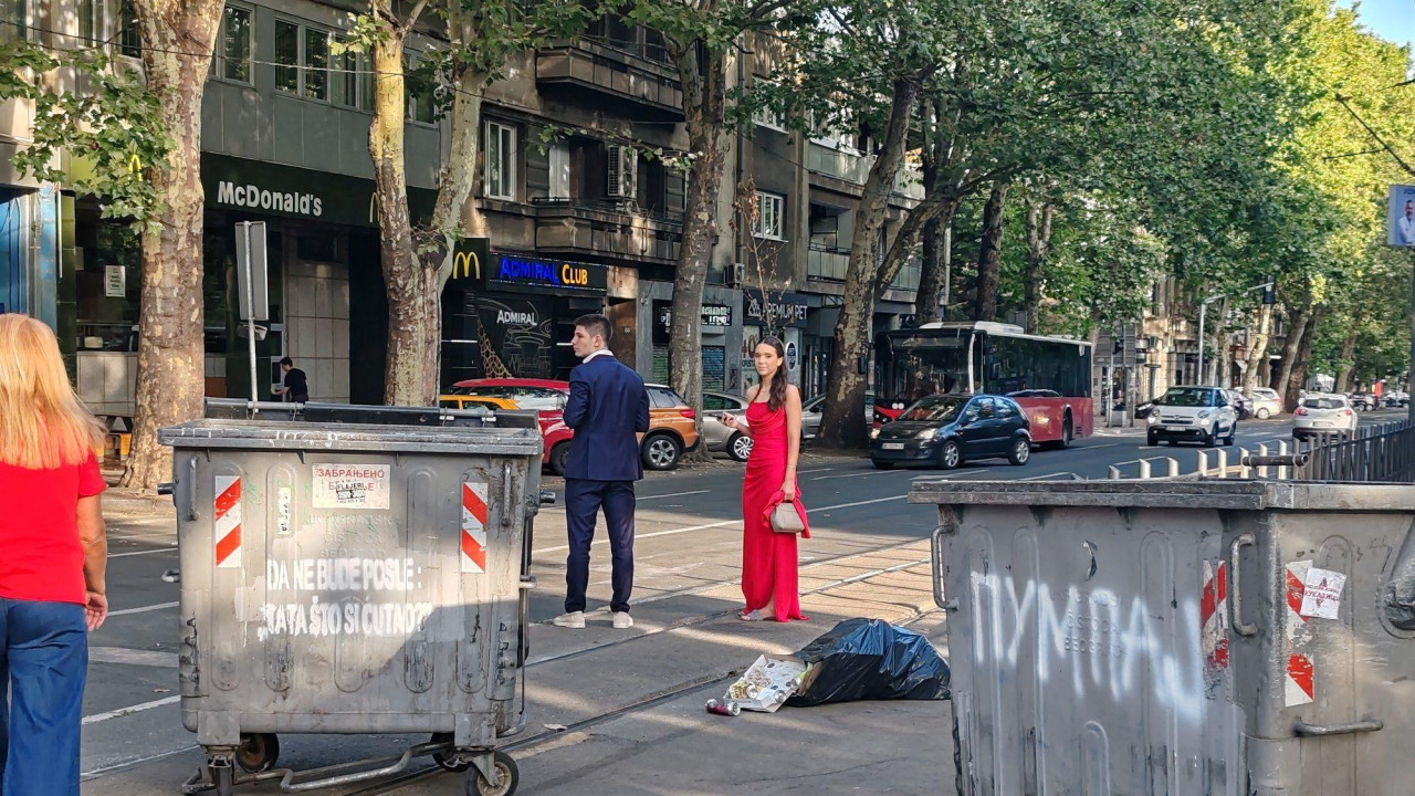 Dvoje na blokadi među kontejnerima