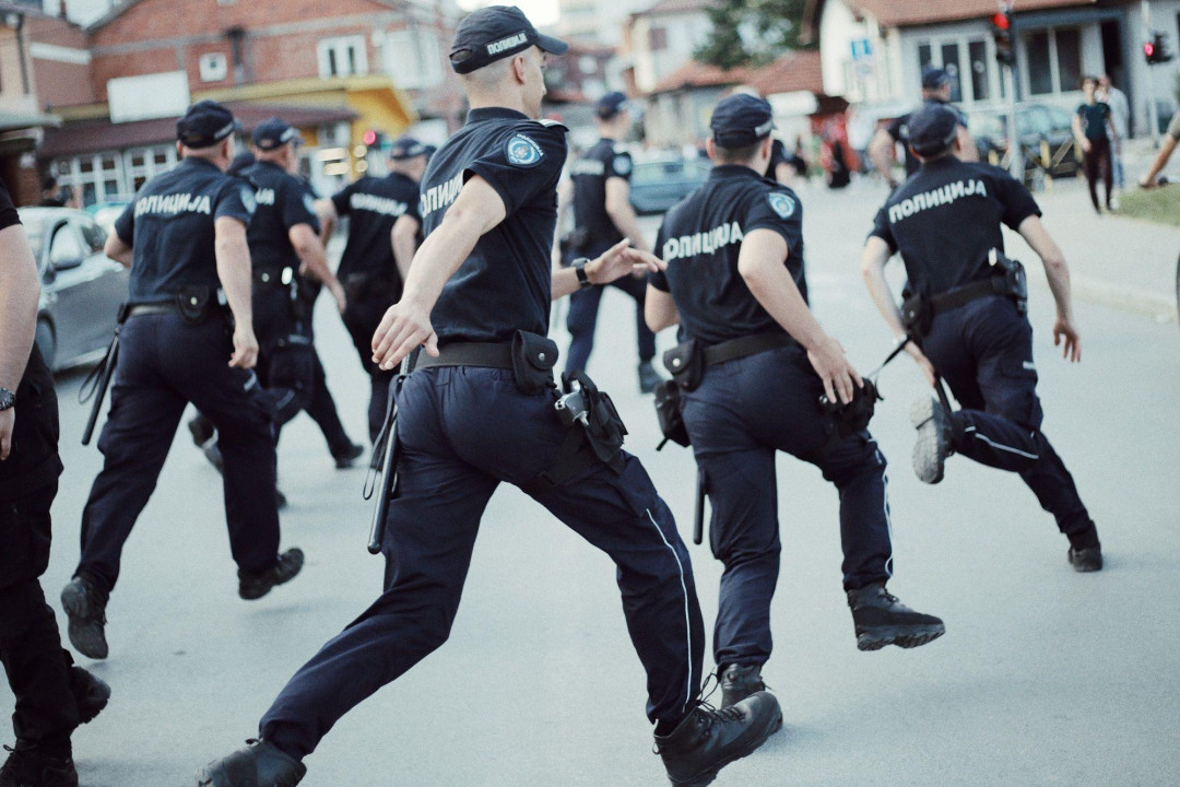 Policija trči