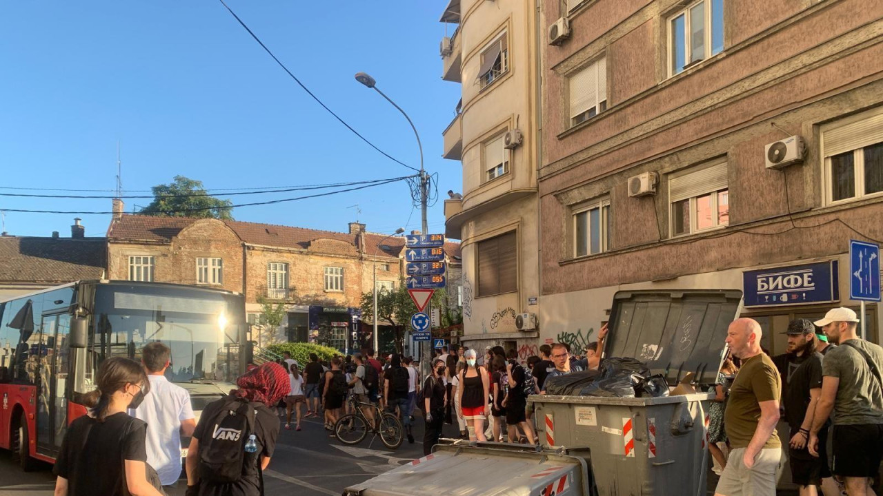 Okupljeni zaustavljaju gradski prevoz