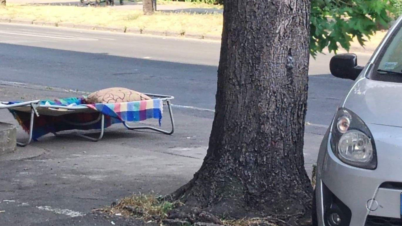Ležaljka na ulici