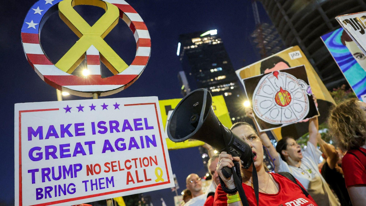  Israeli hostages' families and their supporters demand a deal that secures the release of all of them, in Tel Aviv, Israel (5 July 2025)
