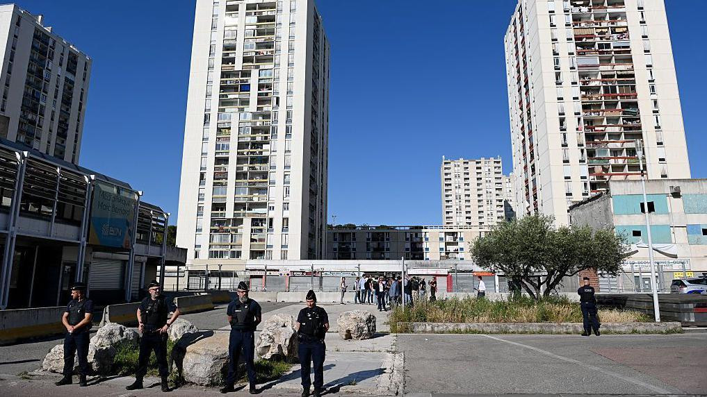 Vlasti u gradu Nimu na jugu Francuske objavile su da će na ulicama biti više policije zbog nasilja bandi koje se bave trgovinom drogom