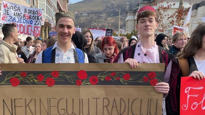 Novi Pazar je prema starosnoj strukturi najmlađi grad u Srbiji, u kom većinski živi bošnjačko stanovništvo