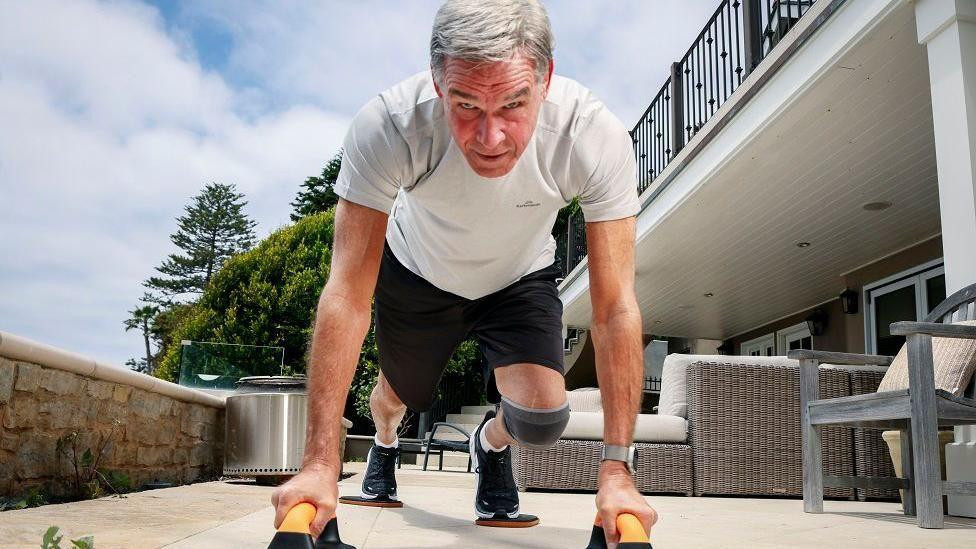 Erik Topol radi plank vežbu