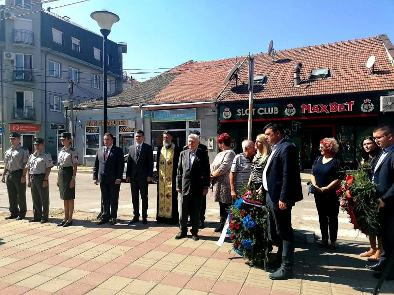 delegacije polažu vence Kosovska