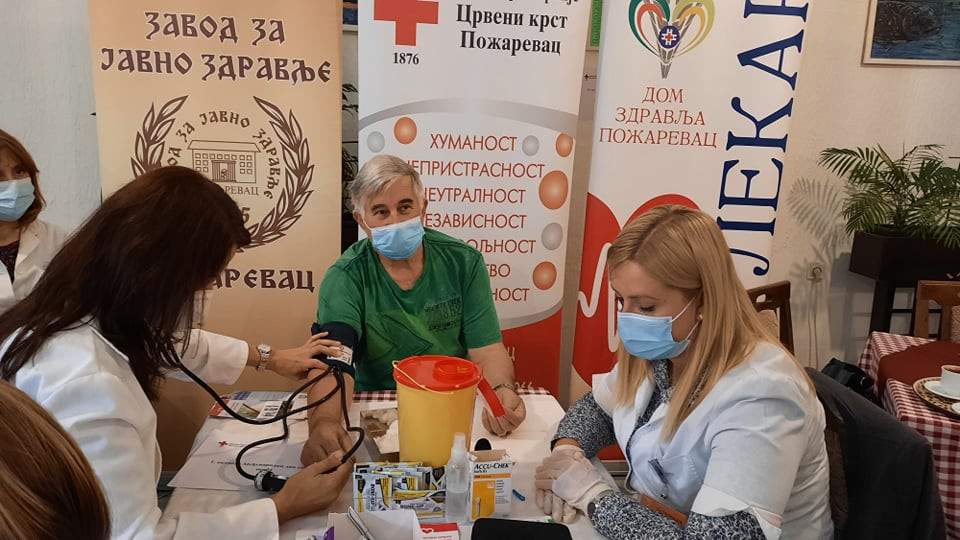 Foto/ Crveni Krst akcija za zdravlje Dan starih

