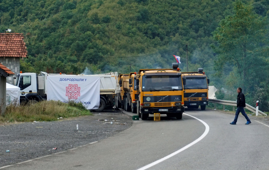 Jarinje, 27.09.2021.- Blokada administrativnog prelaza Jarinje izmedju centralne Srbije i Kosova. (BETAPHOTO/SASA DJORDJEVIC/EV)