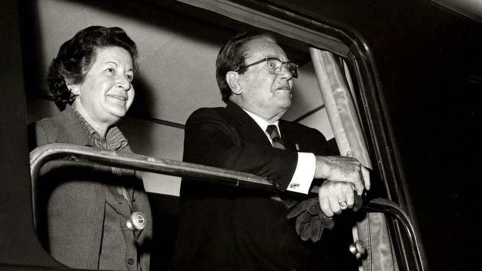 Voz Planinc i Tito