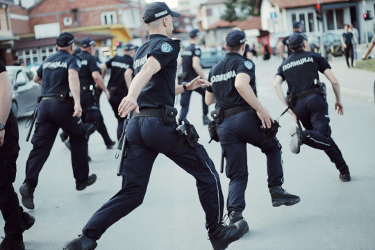 Policija trči